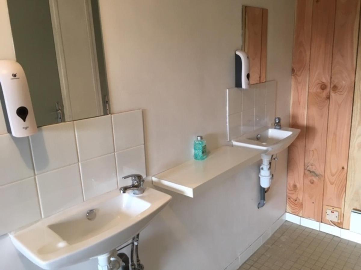 Charming 2-Bed Cabin In Domfront-En-Poiraie Perrou Экстерьер фото